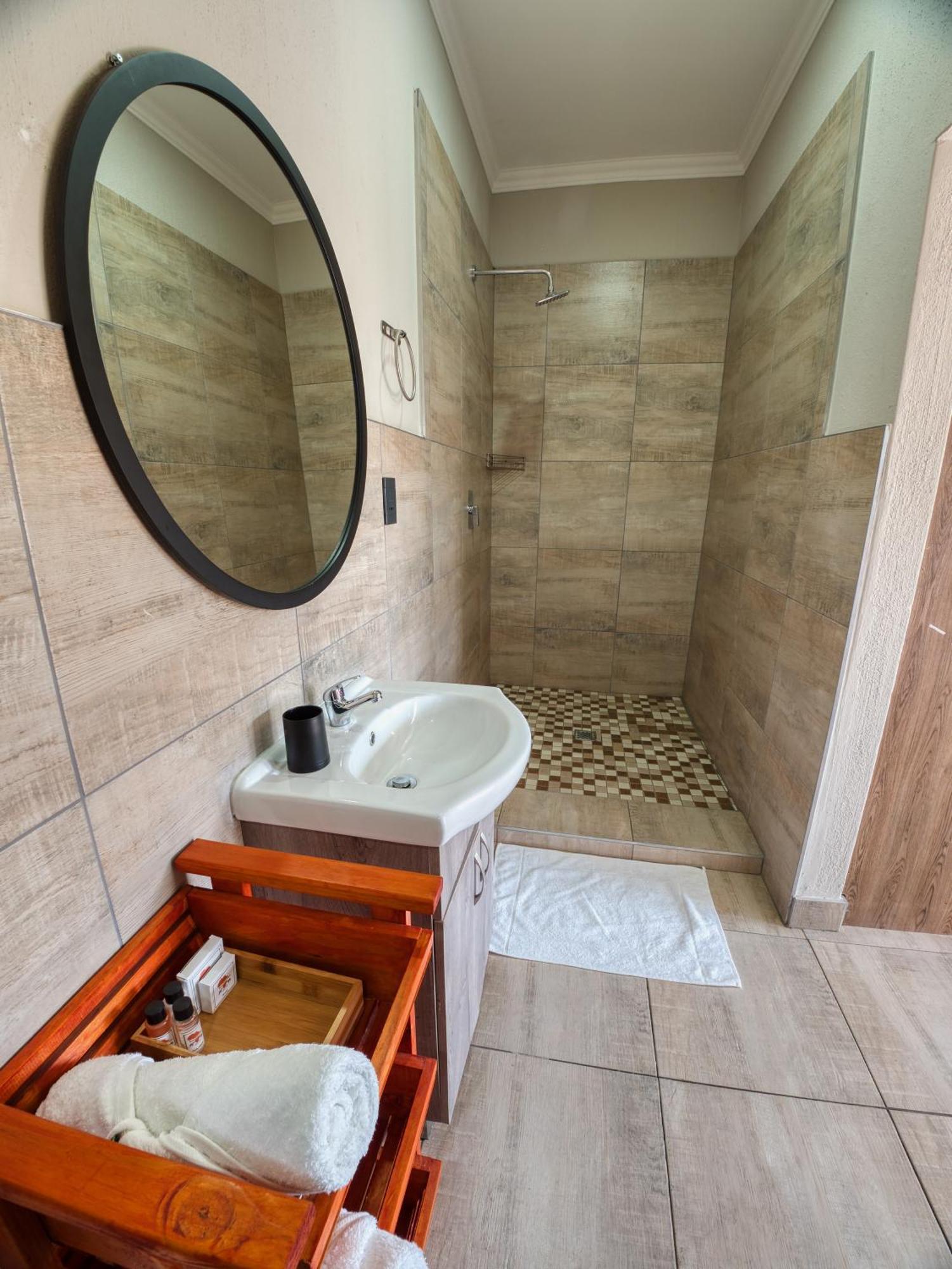 Tembo Guest Lodge Хейзивю Екстериор снимка