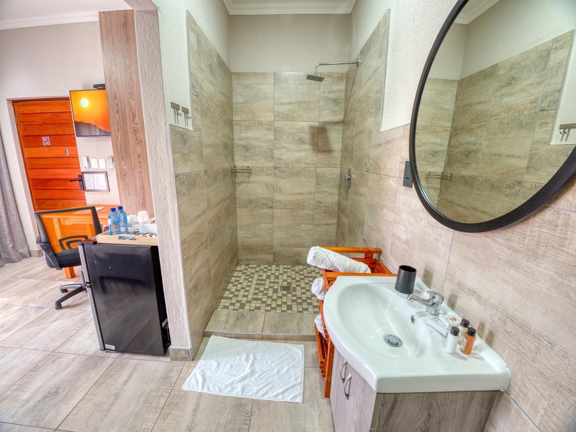 Tembo Guest Lodge Хейзивю Екстериор снимка